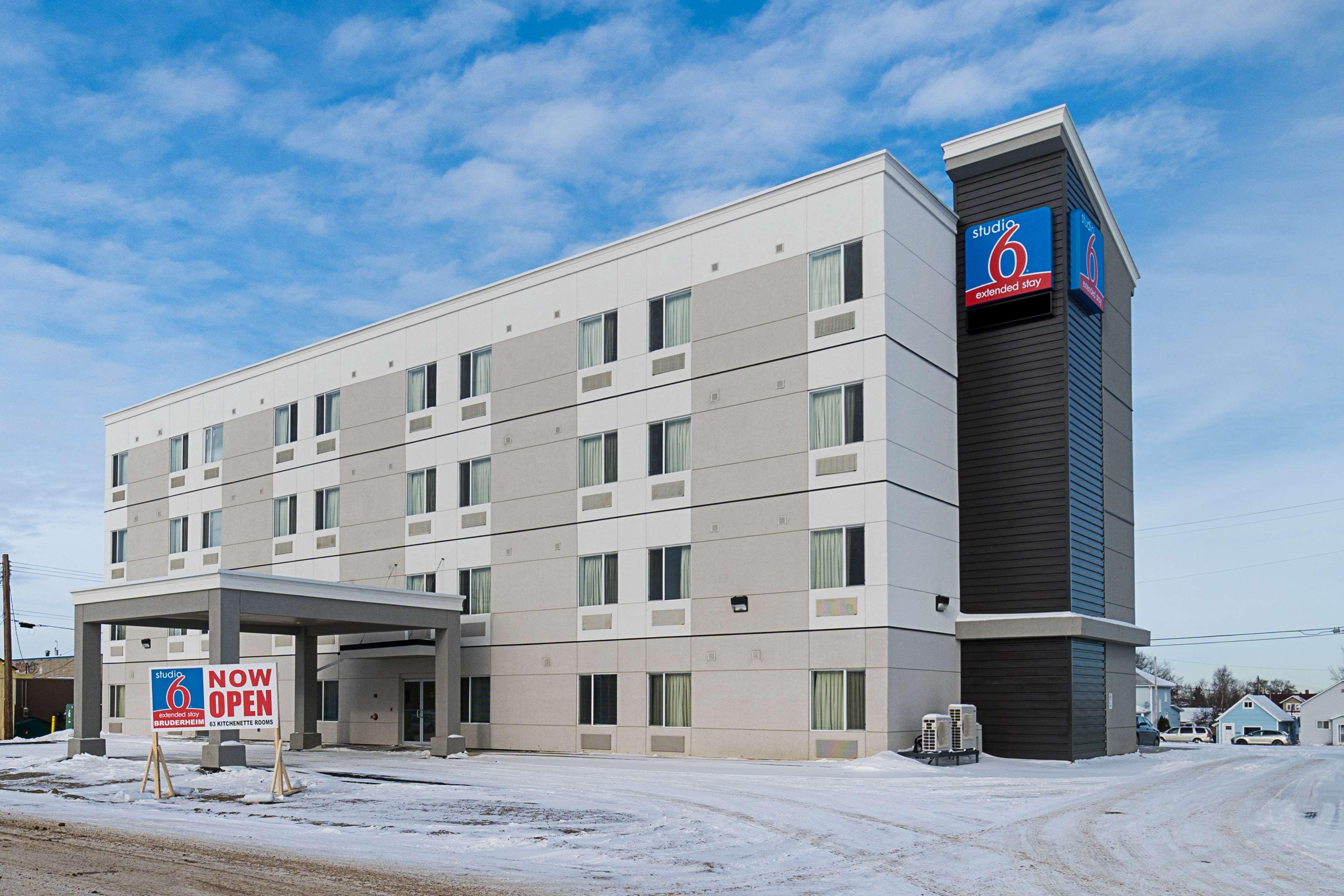 Studio 6-Bruderheim, Ab エクステリア 写真