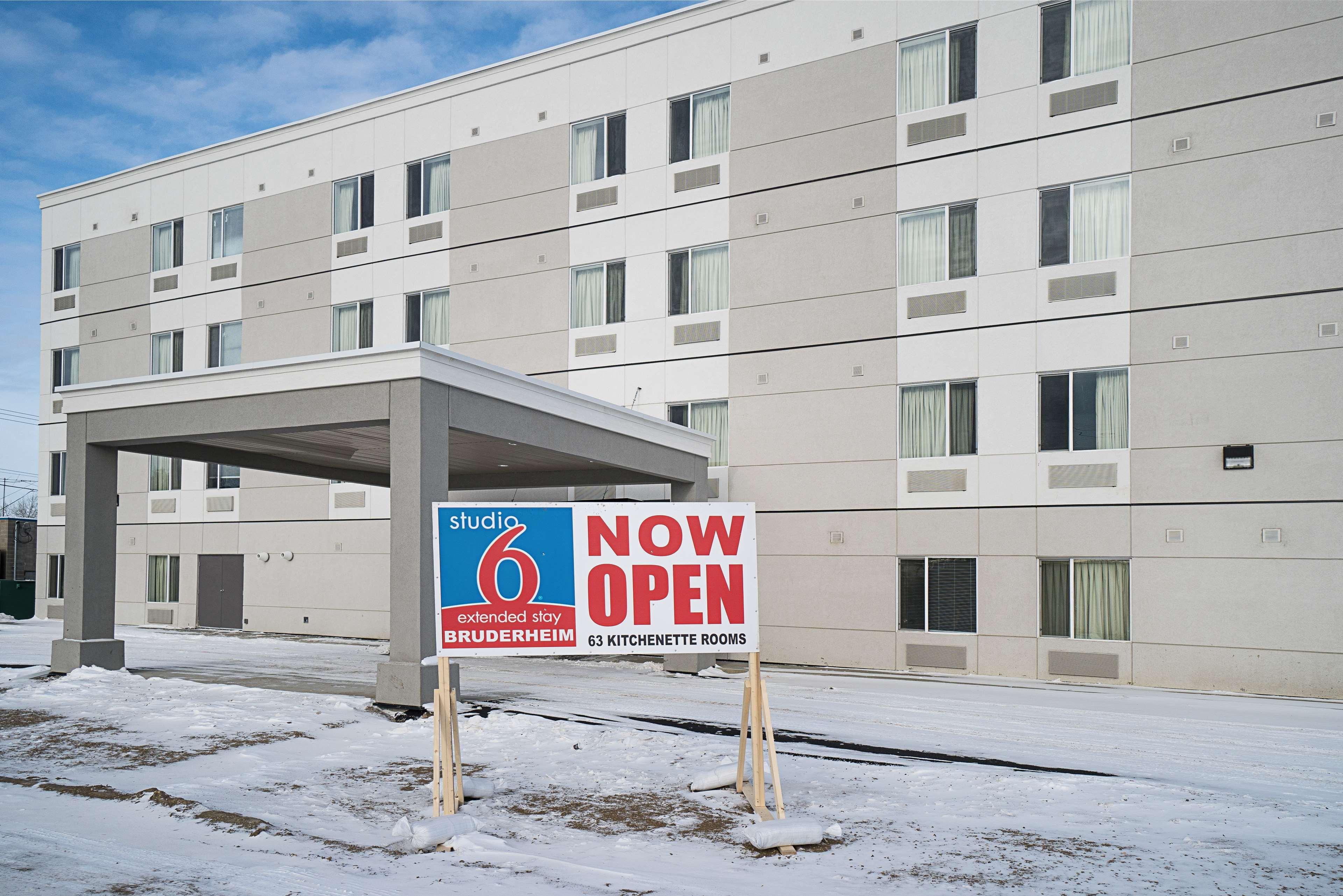 Studio 6-Bruderheim, Ab エクステリア 写真