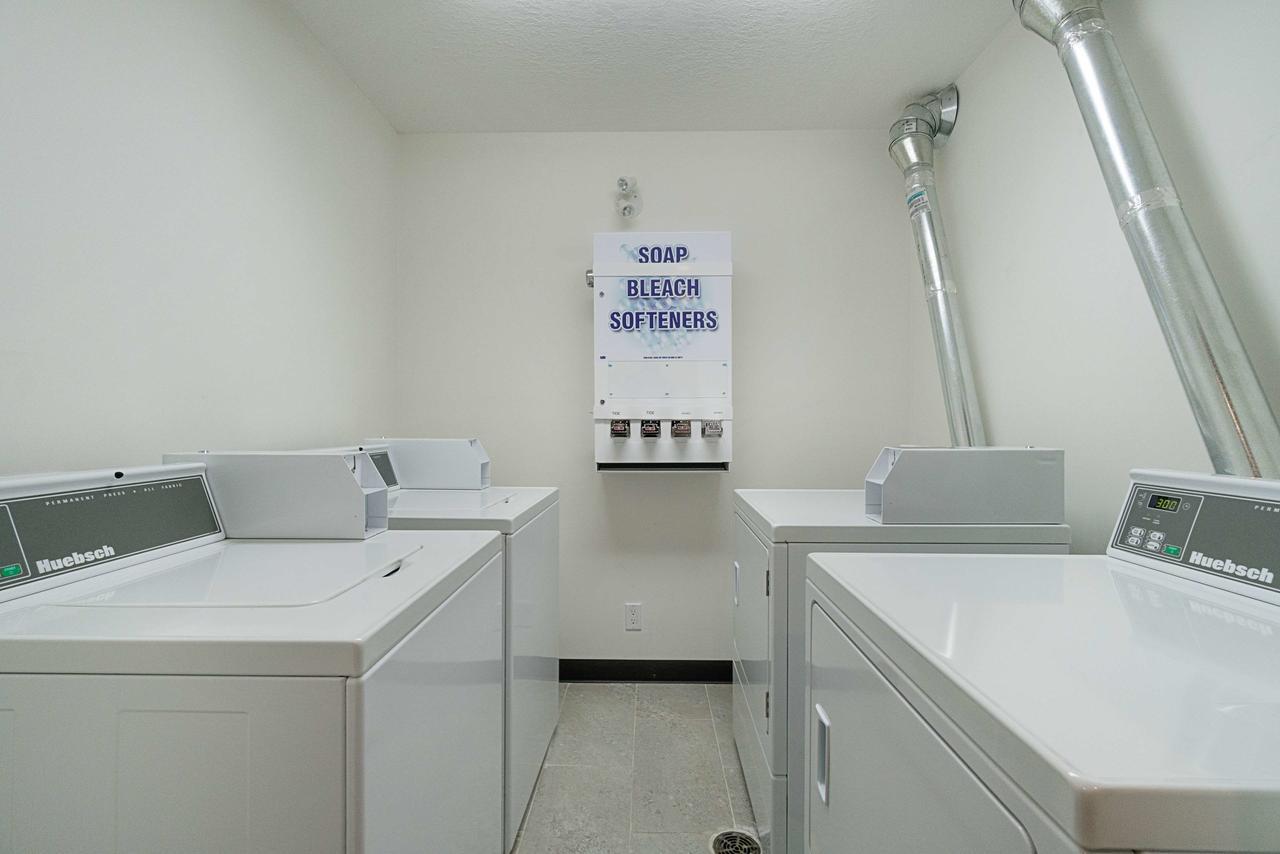 Studio 6-Bruderheim, Ab エクステリア 写真